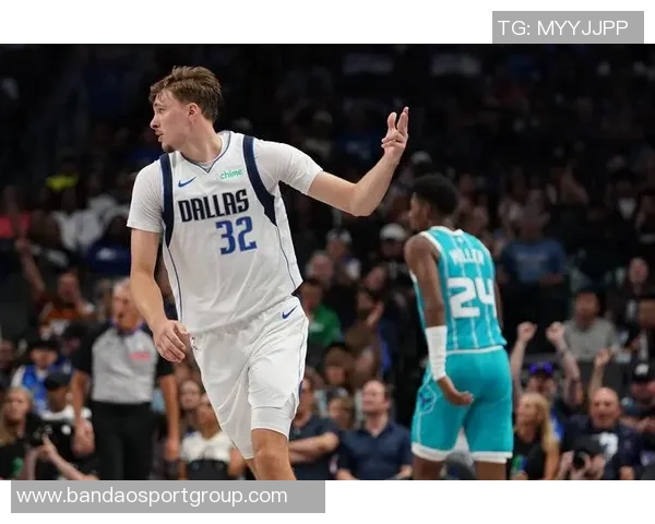 弗拉格在比赛中表现出色成为历史第二年轻的15分5板5助球员仅次于詹姆斯 弗拉格在比赛中表现出色成为历史第二年轻的15分5板5助球员仅次于詹姆斯