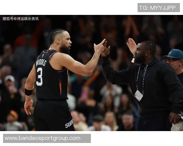 狄龙与火箭球员深情拥抱展现真爱情怀温暖全场